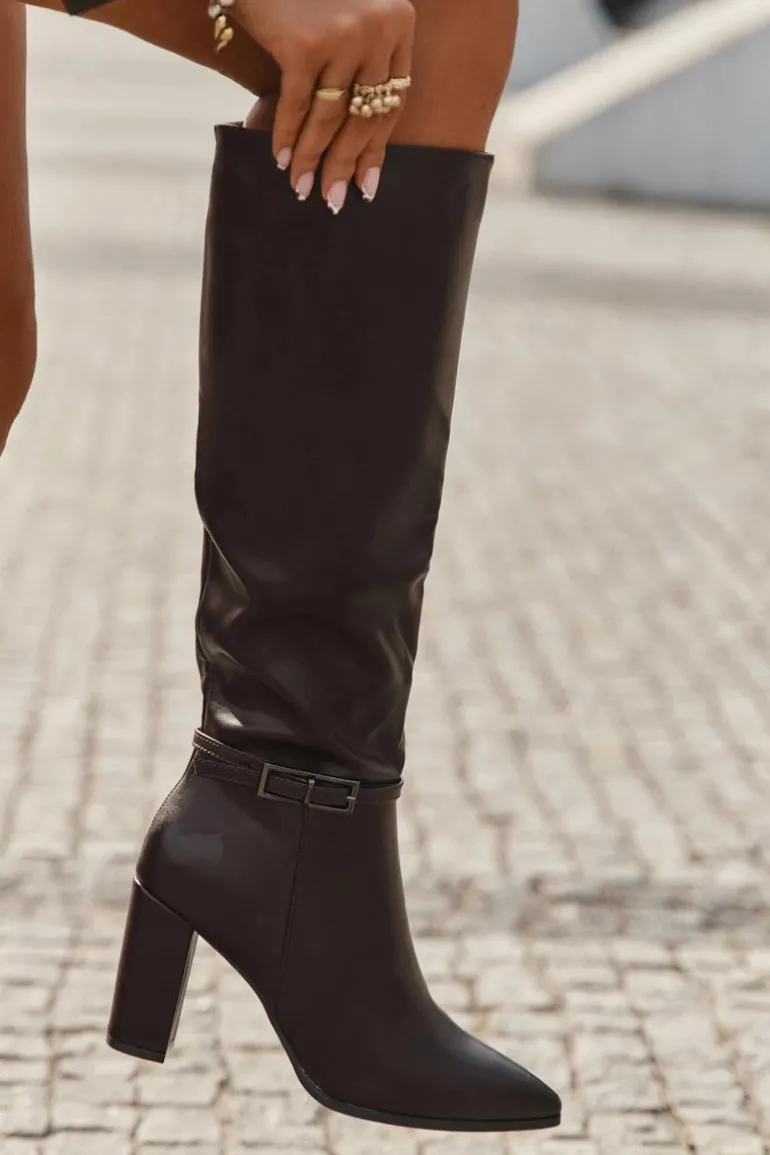 Kozaki Damskie Ocieplane Na Słupku Z Klamrą Czekoladowe Fionelle