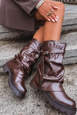 Kozaki Damskie Z Wywiniętą Cholewką Do Połowy Łydki Z Paskiem Czekoladowe Darisa