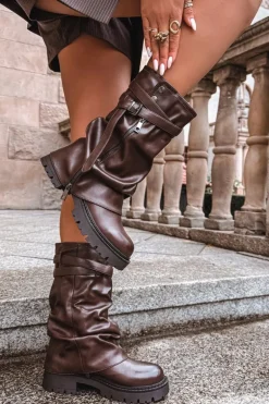 Kozaki Damskie Z Wywiniętą Cholewką Do Połowy Łydki Z Paskiem Czekoladowe Darisa