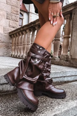 Kozaki Damskie Z Wywiniętą Cholewką Do Połowy Łydki Z Paskiem Czekoladowe Darisa