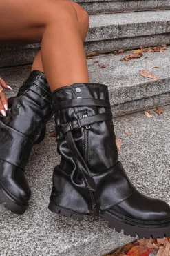 Kozaki Damskie Z Wywiniętą Cholewką Do Połowy Łydki Z Paskiem Czarne Darisa