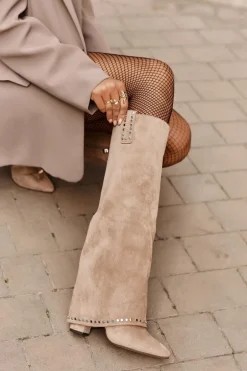 Kozaki Damskie Z Wywiniętą Cholewką Na Słupku Beżowe Kaithena