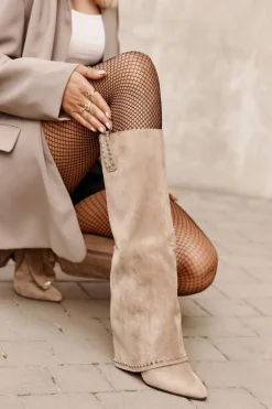 Kozaki Damskie Z Wywiniętą Cholewką Na Słupku Beżowe Kaithena
