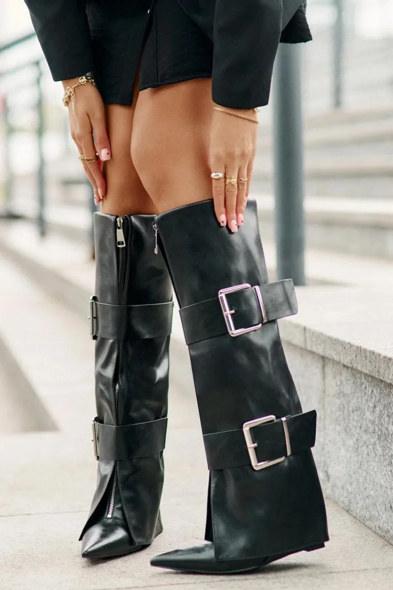 Kozaki Do Kolana Na Koturnie Z Wywiniętą Cholewką I Klamrami Tamirla