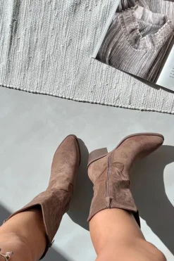 Kozaki Kowbojki Damskie Na Obcasie Ocieplane Vinceza 16508 Ciemnobeżowe