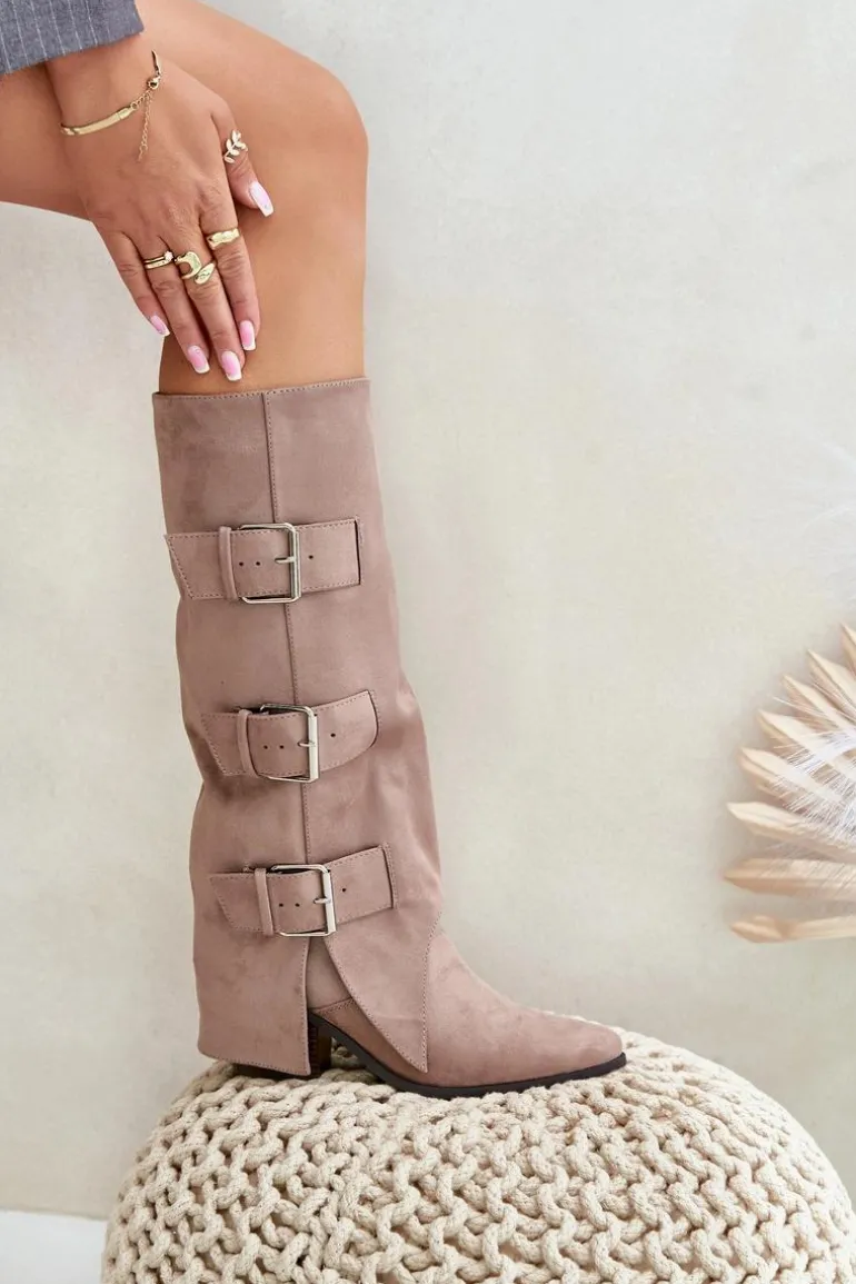 Kozaki Na Słupku Z Wywiniętą Cholewką I Klamrami Beżowe Vamissa