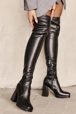 Kozaki Z Cholewką Za Kolano Na Słupku Czarne Liatheia