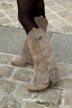 Kozaki Z Wywiniętą Cholewką Na Słupku Ciemnobeżowe Iveliri