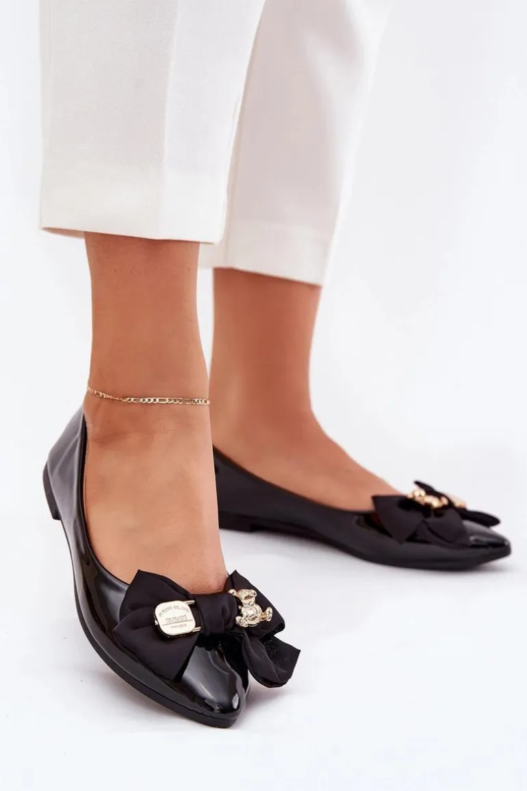 Lakierowane Baleriny Z Kokardą I Złotą Broszką Czarne Rivona