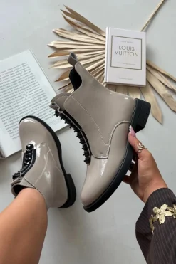 Lakierowane Botki Damskie Z Naturalnej Skóry D&A MR52-108 Beżowe