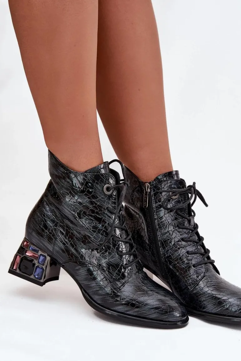 Lakierowane Botki Damskie Z Naturalnej Skóry Na Obcasie Z Kryształkami Artiker 57C0132 Szare