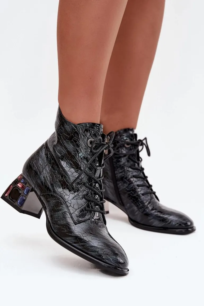 Lakierowane Botki Damskie Z Naturalnej Skóry Na Obcasie Z Kryształkami Artiker 57C0132 Szare