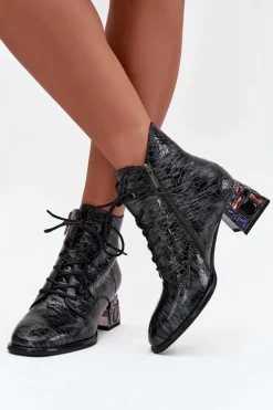 Lakierowane Botki Damskie Z Naturalnej Skóry Na Obcasie Z Kryształkami Artiker 57C0132 Szare