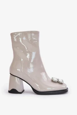 Lakierowane Botki Damskie Na Słupku Z Ozdobą D&A MR880-019 Jasnoszare