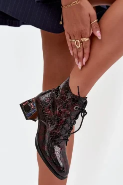 Lakierowane Botki Damskie Z Naturalnej Skóry Na Obcasie Z Kryształkami Artiker 57C0130 Bordowe