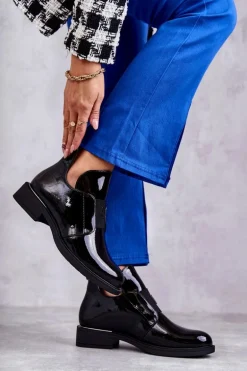 Lakierowane Botki Z Wycięciami Na Płaskim Obcasie Czarne Eunice