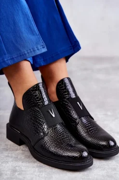 Lakierowane Botki Z Wycięciami Na Płaskim Obcasie Czarne Eunice