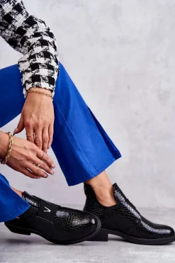 Lakierowane Botki Z Wycięciami Na Płaskim Obcasie Czarne Eunice