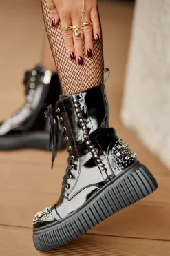 Lakierowane Botki Ze Zdobieniem Na Platformie D&A MR880-079 Czarne