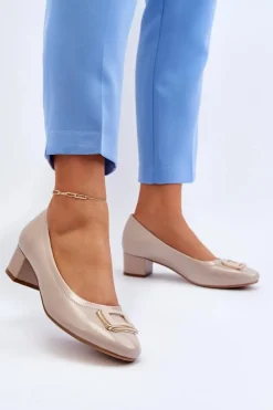 Lakierowane Czółenka Na Klocku Z Ozdobą Beżowe Enollia