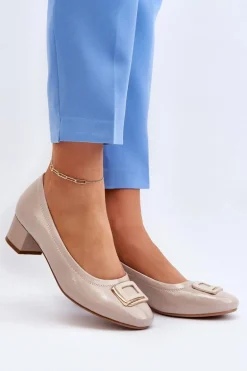 Lakierowane Czółenka Na Klocku Z Ozdobą Beżowe Enollia