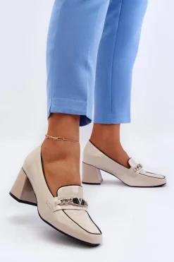Lakierowane Czółenka Na Niskim Obcasie Z Ozdobą Beżowe Makki