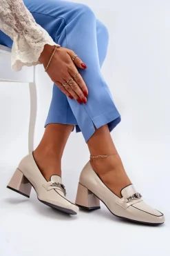 Lakierowane Czółenka Na Niskim Obcasie Z Ozdobą Beżowe Makki