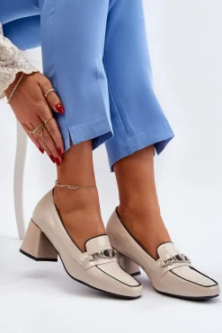 Lakierowane Czółenka Na Niskim Obcasie Z Ozdobą Beżowe Makki
