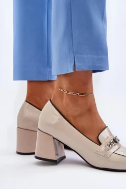 Lakierowane Czółenka Na Niskim Obcasie Z Ozdobą Beżowe Makki