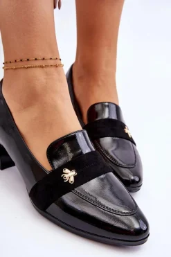 Lakierowane Czółenka Na Niskim Obcasie Z Ozdobą Czarne Doria