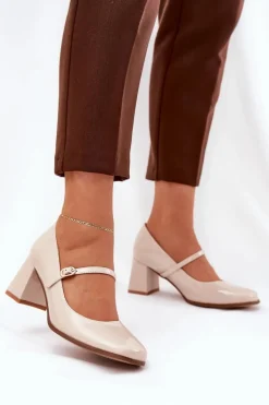 Lakierowane Czółenka Na Słupku Z Paskiem I Sprzączką Beżowe Tammirea