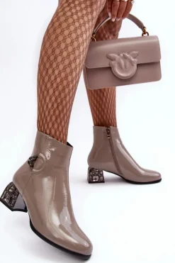 Lakierowane Damskie Botki Na Zdobionym Obcasie D&A MR870-93 Szare