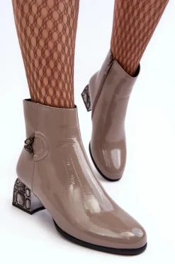 Lakierowane Damskie Botki Na Zdobionym Obcasie D&A MR870-93 Szare