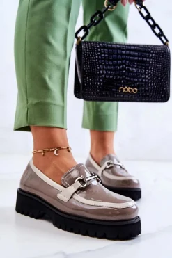 Lakierowane Damskie Półbuty Loafery Beżowo-Białe Cassida