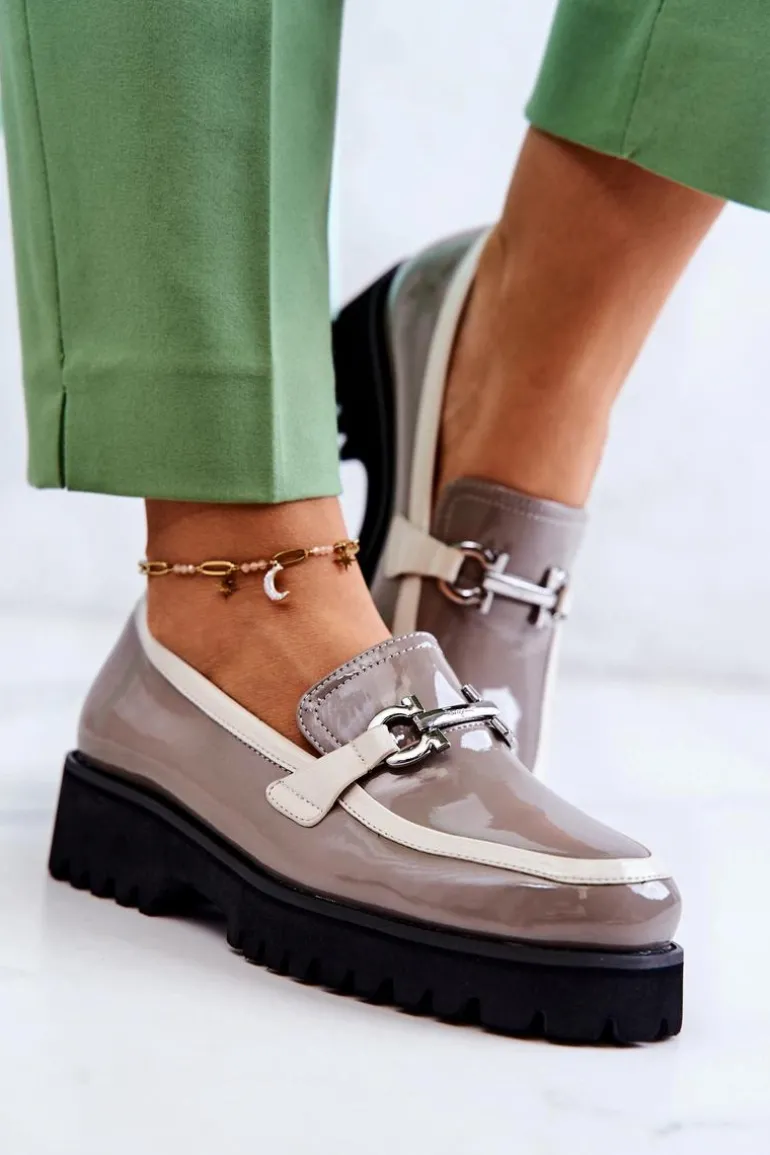 Lakierowane Damskie Półbuty Loafery Beżowo-Białe Cassida