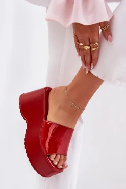Lakierowane Klapki Damskie Na Platformie I Koturnie Czerwone Nellevia