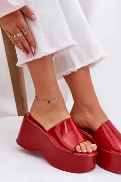 Lakierowane Klapki Damskie Na Platformie I Koturnie Czerwone Nellevia