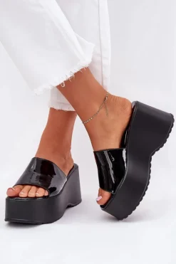 Lakierowane Klapki Damskie Na Platformie I Koturnie Czarne Nellevia