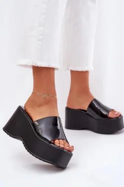 Lakierowane Klapki Damskie Na Platformie I Koturnie Czarne Nellevia