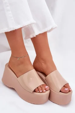 Lakierowane Klapki Damskie Na Platformie I Koturnie Beżowe Nellevia