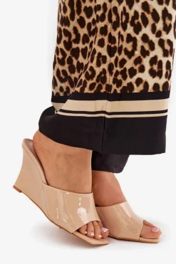 Lakierowane Klapki Damskie Na Koturnie Nude Nelithin