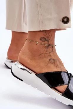 Lakierowane Klapki Na Niskim Koturnie S.Barski AL22469 Czarne