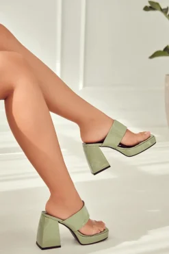 Lakierowane Klapki Na Słupku Zielone Seattle