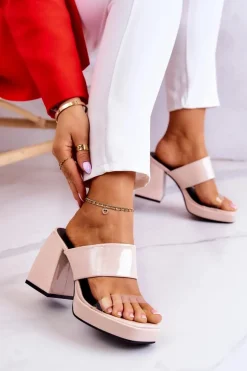 Lakierowane Klapki Na Słupku Jasnobeżowe Seattle