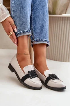 Lakierowane Mokasyny Damskie Z Ozdobą Jasnoszare Vinceza 58389