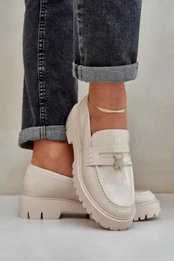 Lakierowane Mokasyny Damskie Z Przypinką Miś Beżowe Wulinea