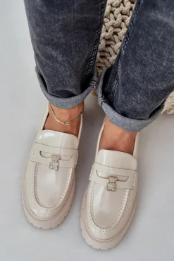 Lakierowane Mokasyny Damskie Z Przypinką Miś Beżowe Wulinea