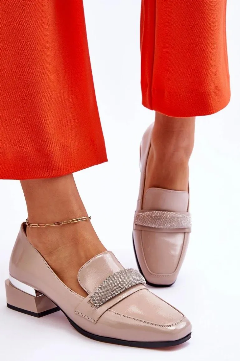 Lakierowane Mokasyny Na Obcasie Z Cyrkoniami Beżowe Lavern