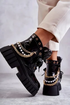 Lakierowane Ocieplane Botki Z Łańcuszkiem Czarne Karoline