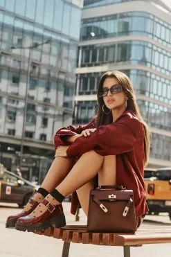 Lakierowane Półbuty Damskie Z Klamrą Bordowe Plikuria